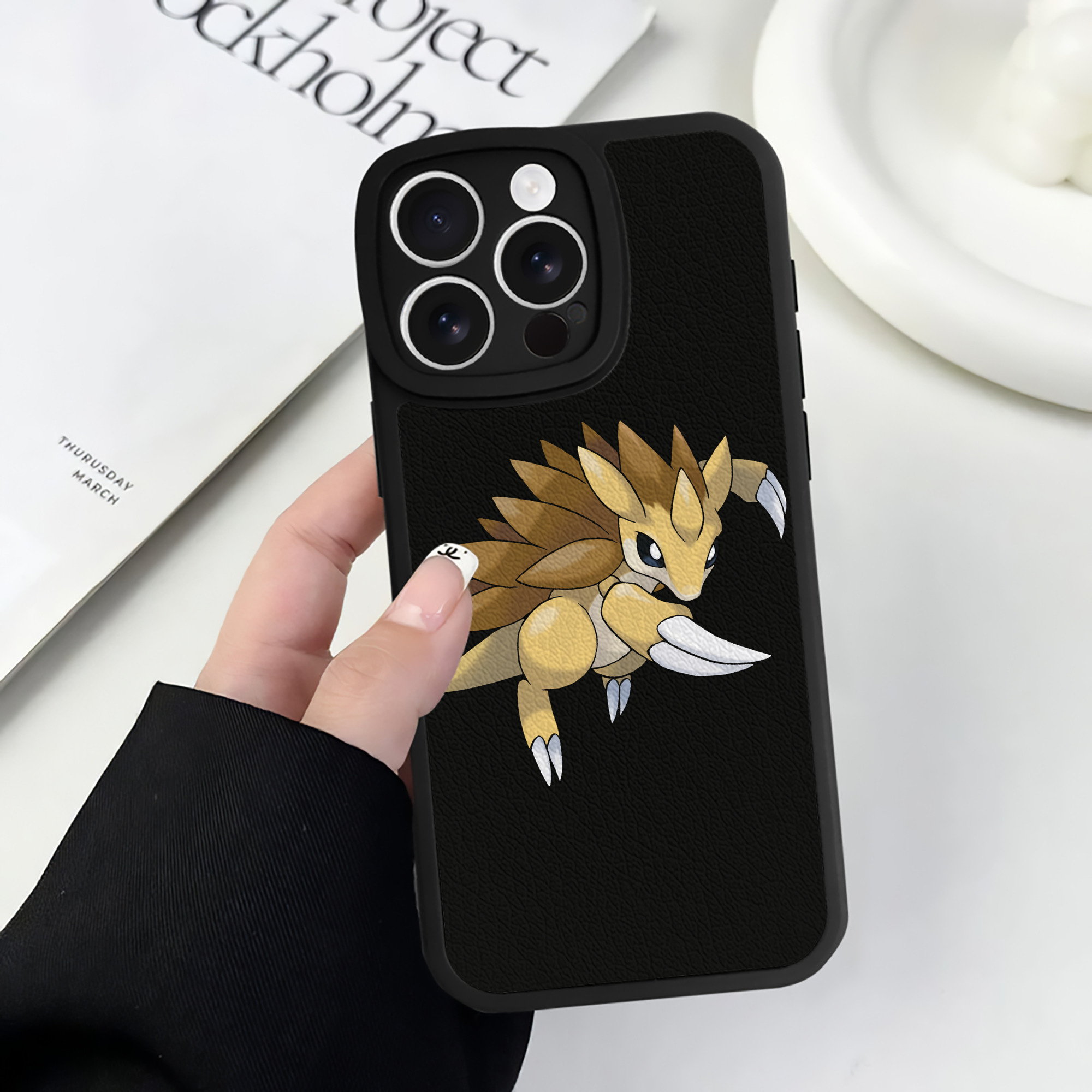 （画像用） ポケットモンスター Pokémon 【iPhone 16シリーズ対応】シリコンスマホケース（レザー調） 材質：シリコン